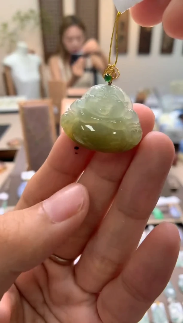 颈饰18K金镶嵌翡翠佛公