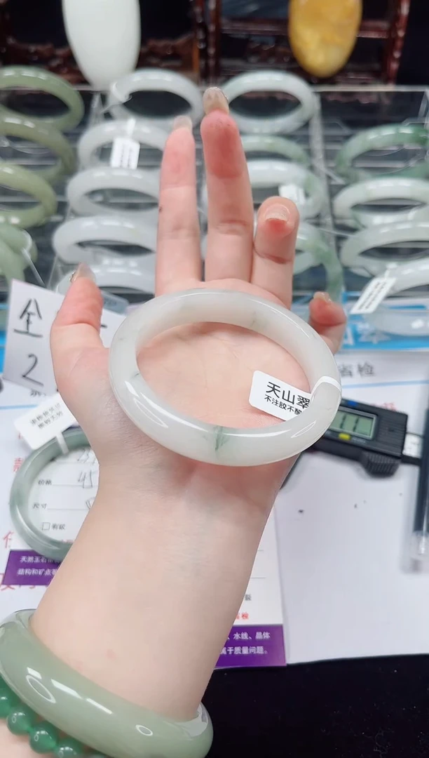 未镶嵌手镯石英质玉240-57/58