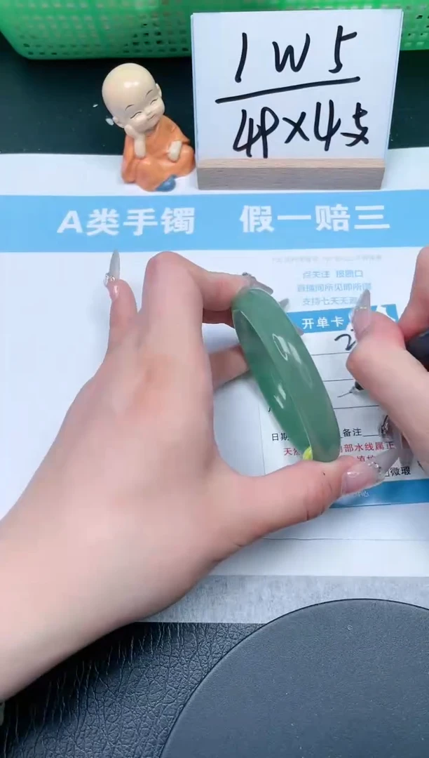 【闪购商品】石英质玉手镯未镶嵌274-56