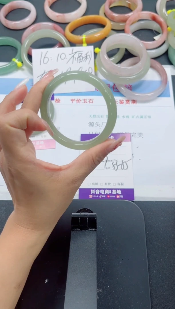 未镶嵌手镯石英质玉38-54.7