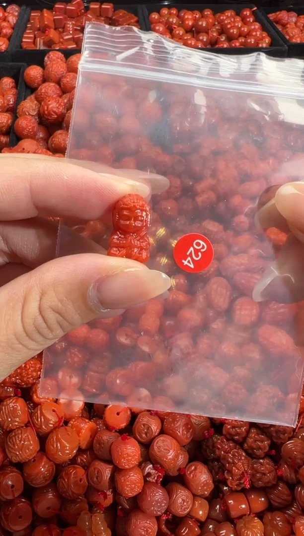 南红玛瑙未镶嵌颈饰1