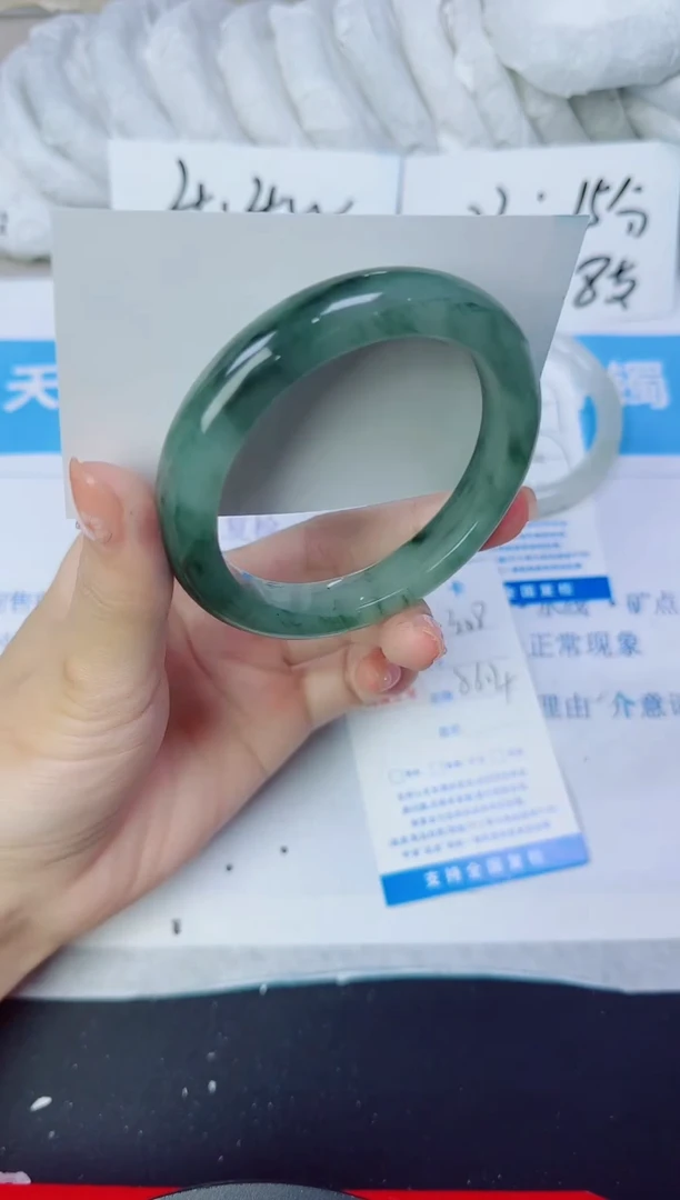 石英质玉手镯未镶嵌308/56.4