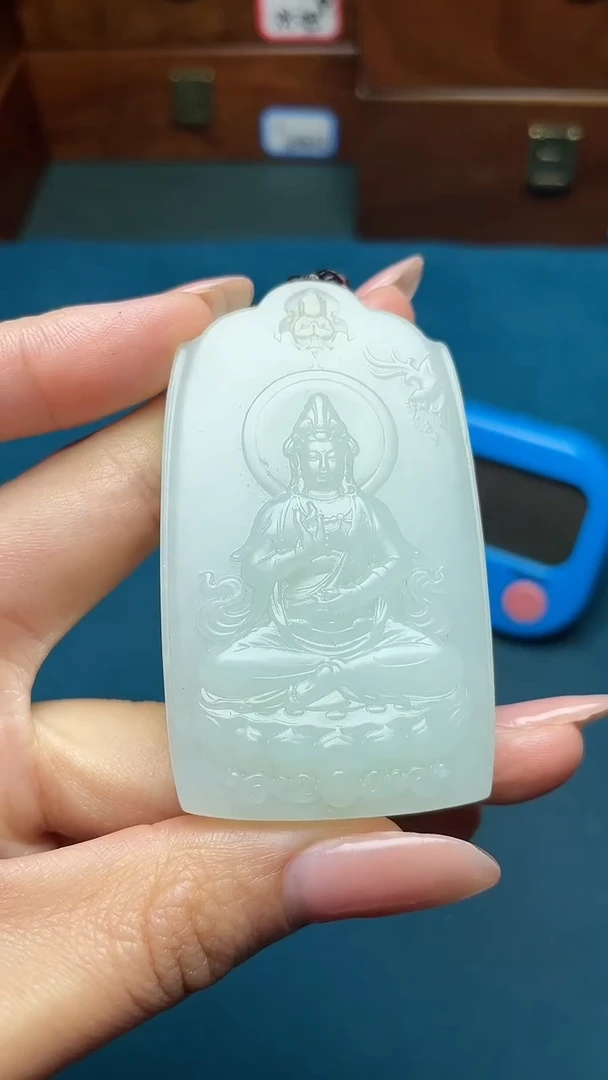 和田玉未镶嵌挂件上**航和田玉