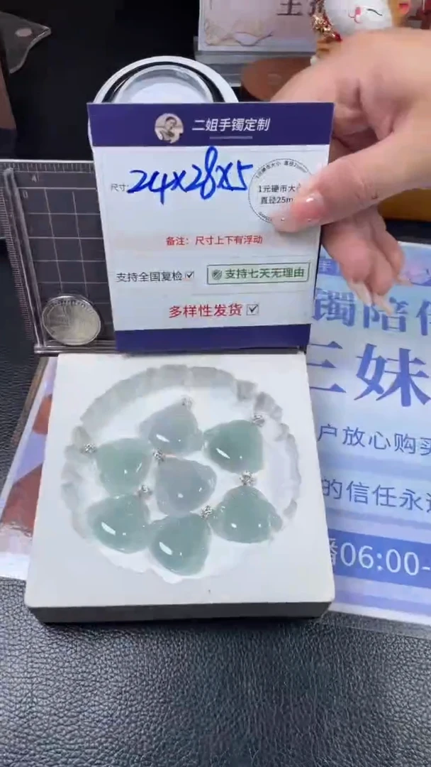 18K金镶嵌挂件翡翠冰蓝佛公多样性发其一CP15配绳
