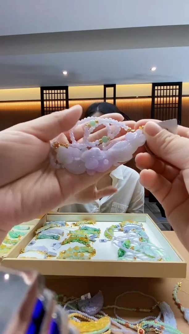 颈饰未镶嵌翡翠吊坠