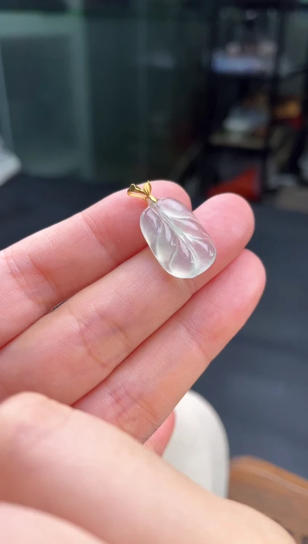 翡翠18K金镶嵌颈饰20.......