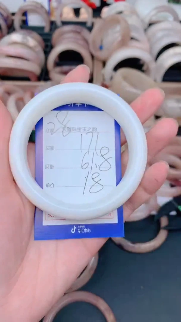 未镶嵌手镯石英质玉171