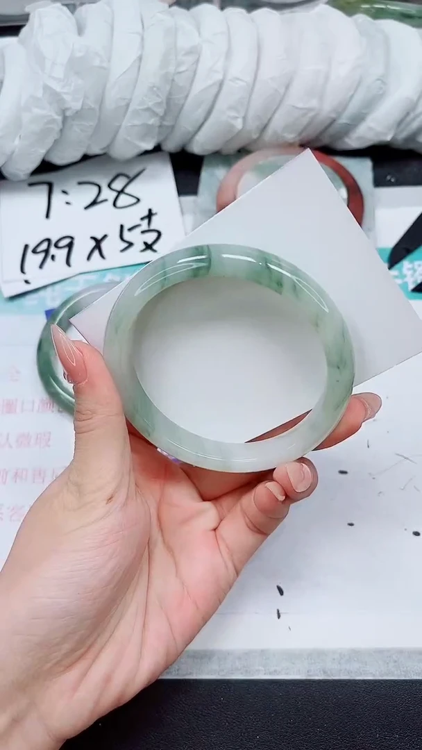 【闪购商品】石英质玉手镯未镶嵌A86-64/65