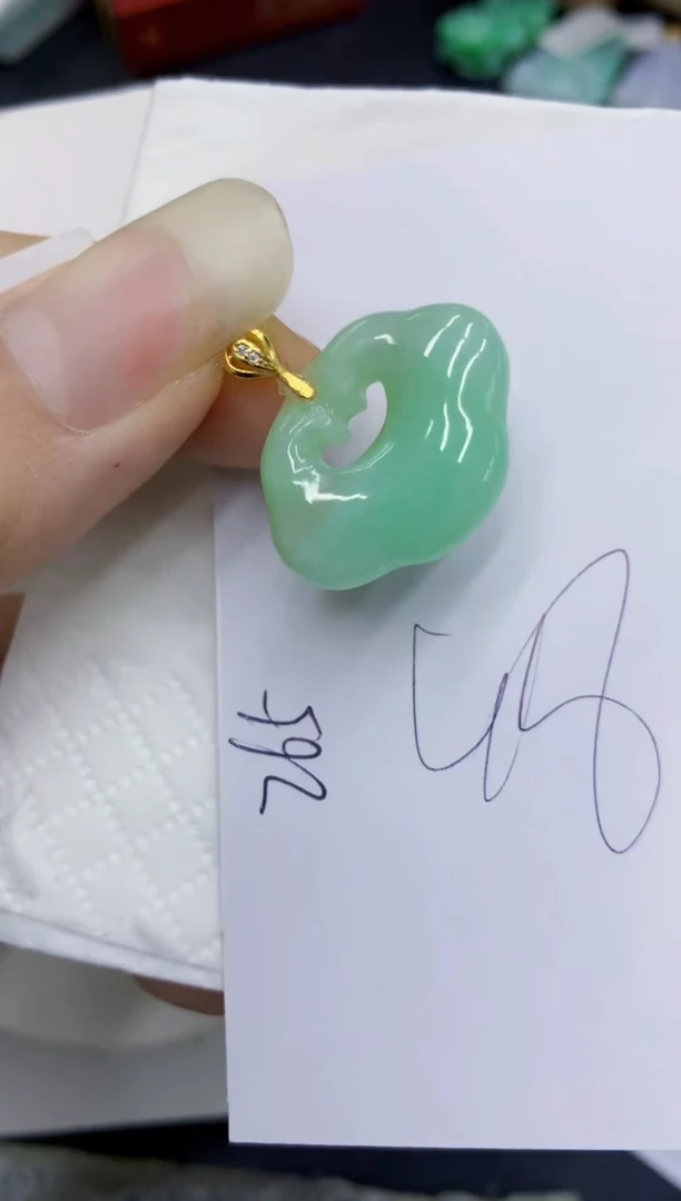 翡翠未镶嵌颈饰1111111111111