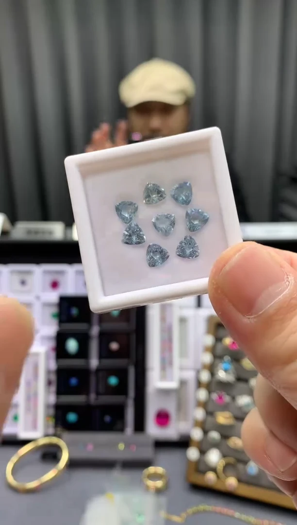 【闪购商品】海蓝宝石笔搁未镶嵌一组8粒