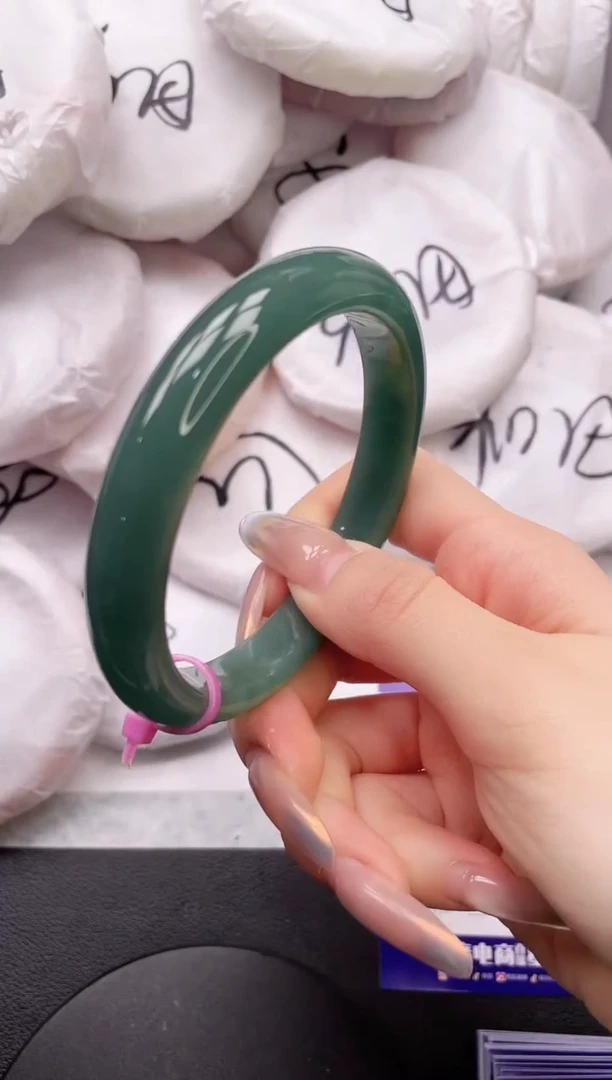 【闪购商品】石英质玉手镯未镶嵌11K15-63