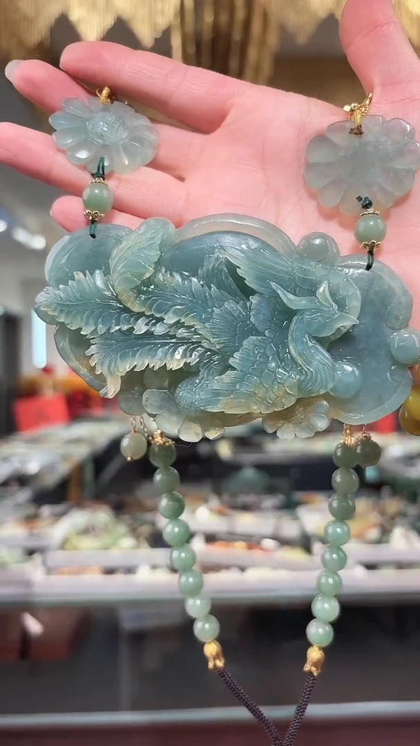 未镶嵌岫玉颈饰吊坠