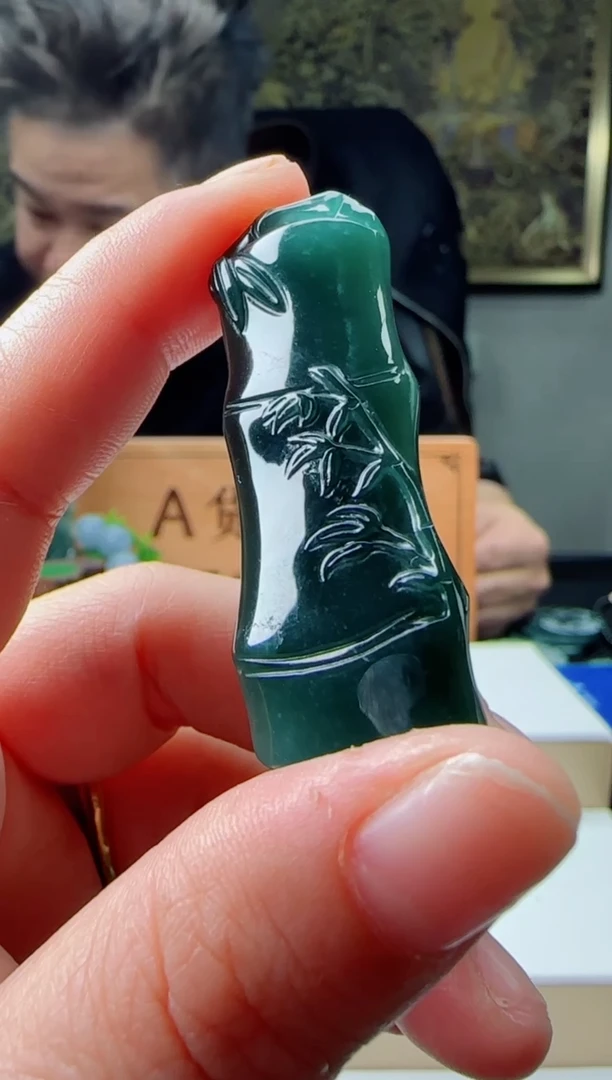 【闪购商品】翡翠颈饰未镶嵌111111111