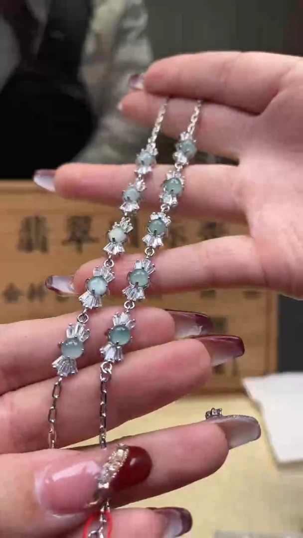 【闪购商品】翡翠颈饰未镶嵌多样性发货 (只发一件) *A9