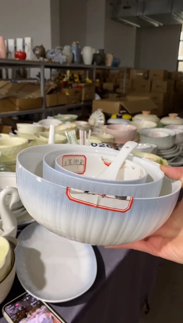 瓷1个大平盘➕一个草帽➕一个方盘➕三个米饭碗➕三个面碗➕一个汤碗