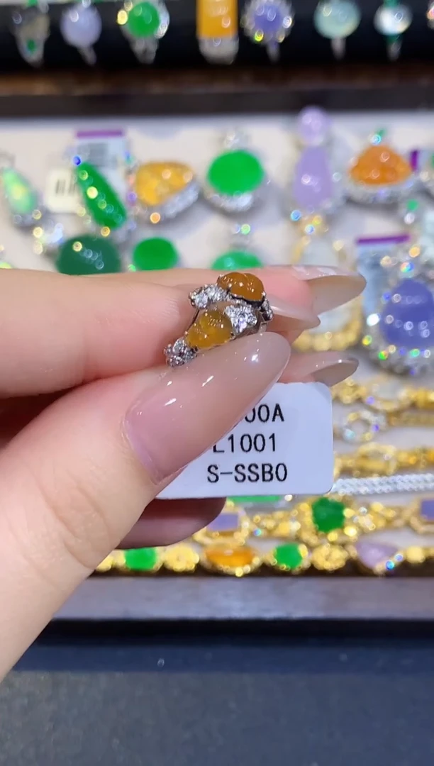 18K金镶嵌翡翠耳饰L1001多样性发其一