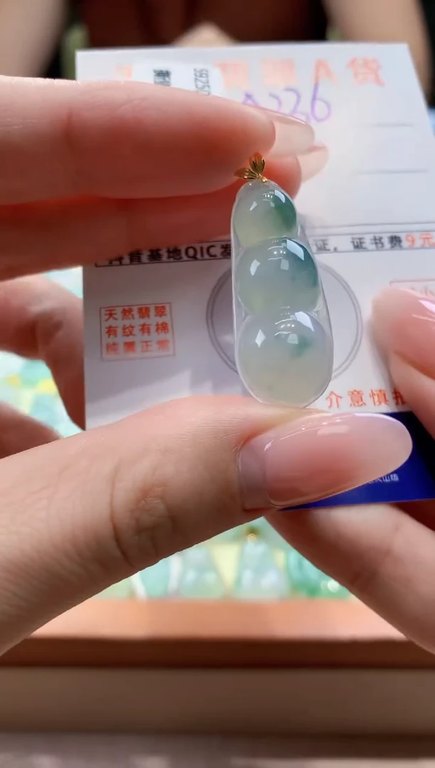 颈饰18K金镶嵌翡翠天然缅甸a货翡翠