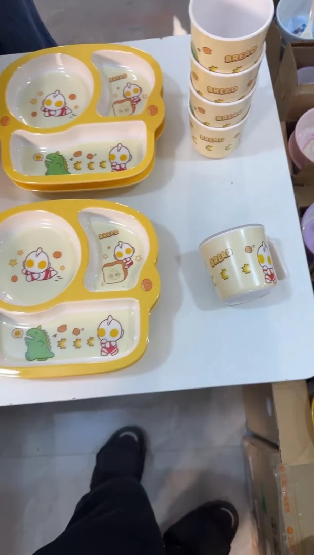 pet黄色超人杯子