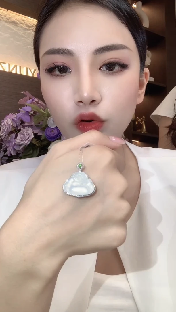 吊坠(不含链)18K金镶嵌翡翠A17