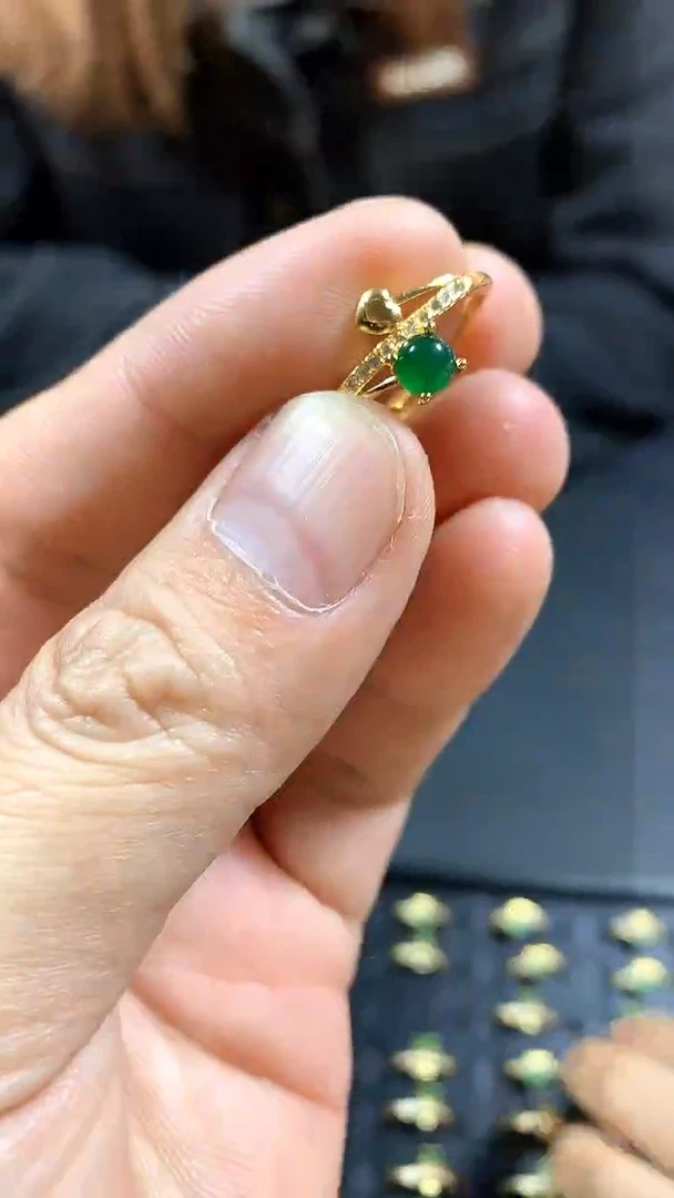 未镶嵌戒指翡翠多样性发一