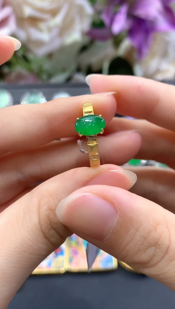 18K金镶嵌戒指翡翠春日珠宝 B35