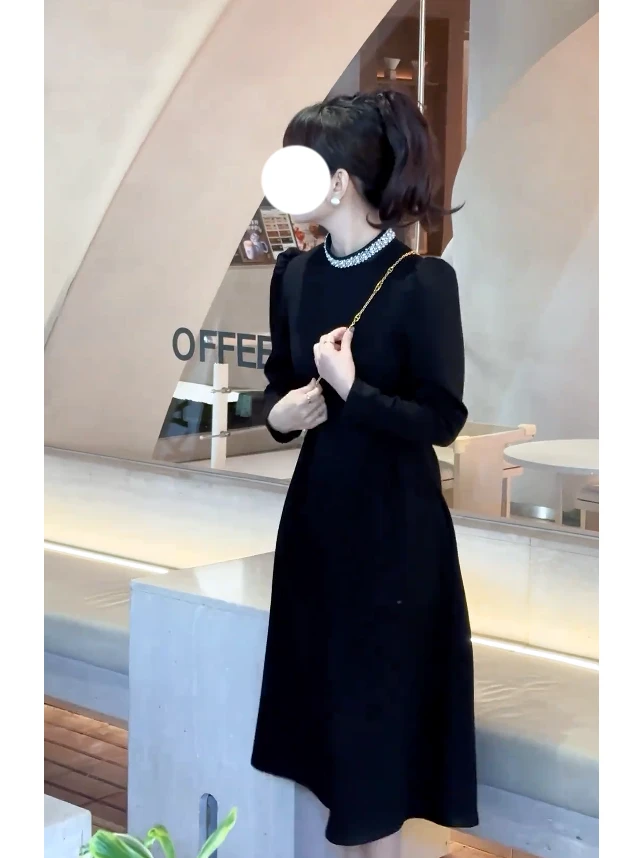 法式赫本风简约时尚气质连衣裙女秋季新款高级感独特别致显瘦裙子