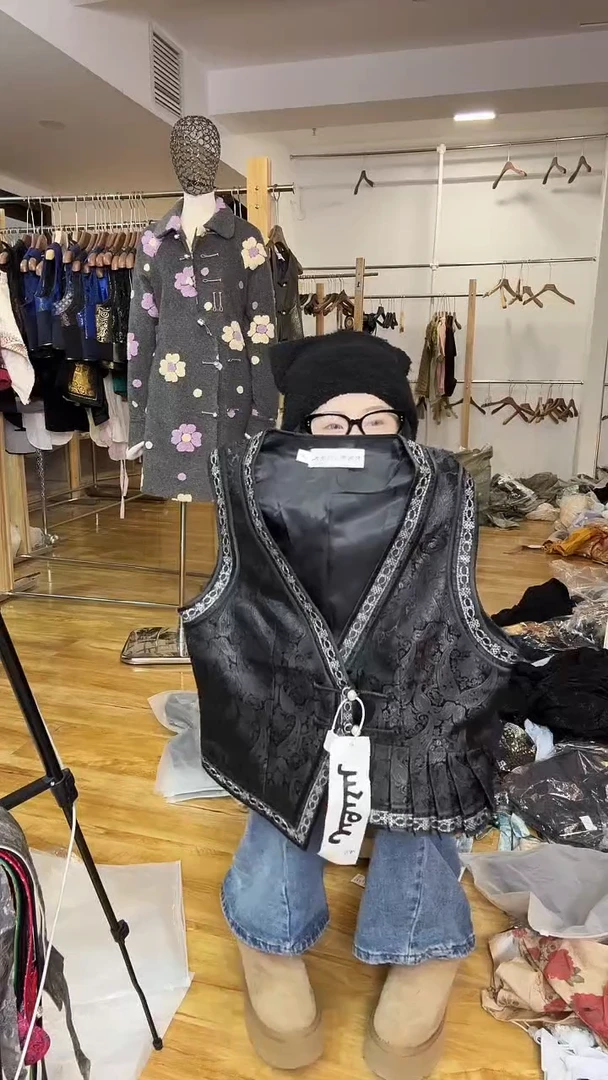 马甲       M码       80-105斤