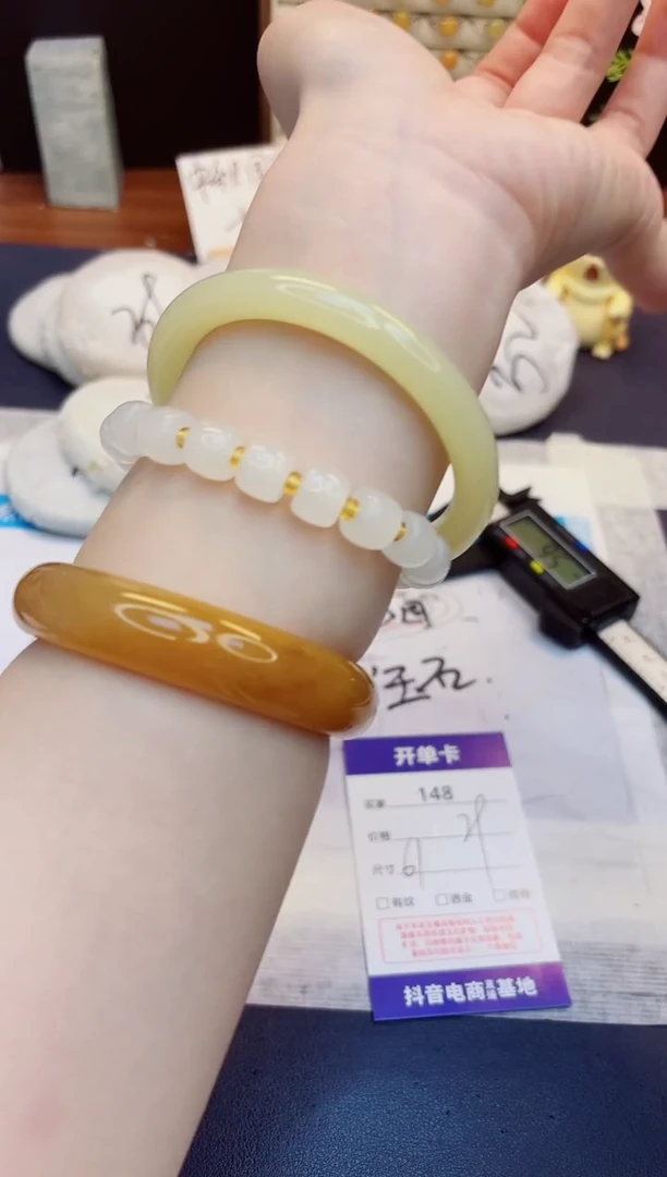 未镶嵌手镯石英质玉148-美人条晴水-圈口61