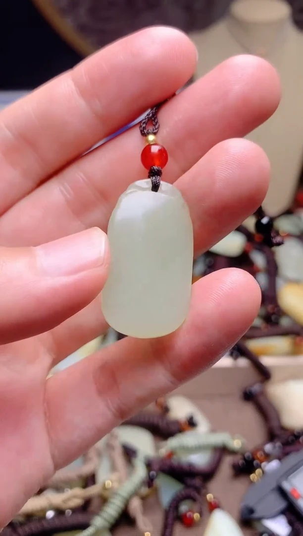 和田玉未镶嵌颈饰1