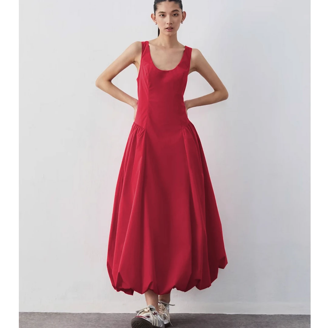 2025红色低领花苞长款连衣裙女夏季新款高级感显瘦遮肉时尚长裙