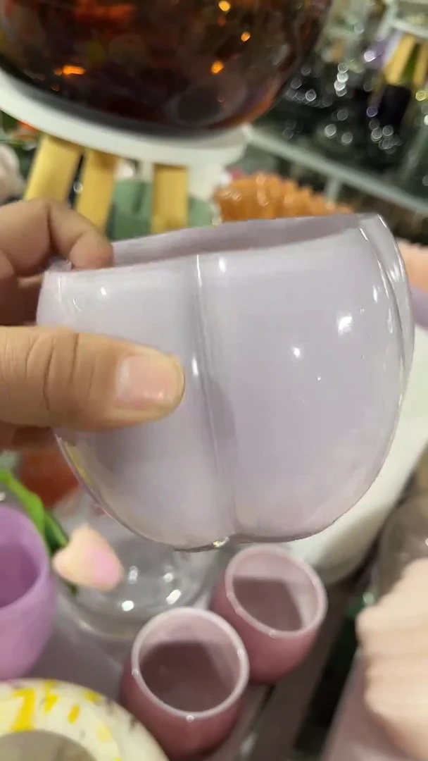 紫色小花瓶.......