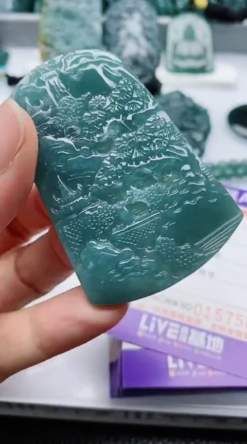 颈饰未镶嵌翡翠