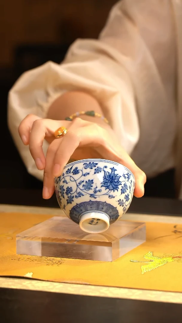 LXT红丰窑缠枝点工鸡心杯