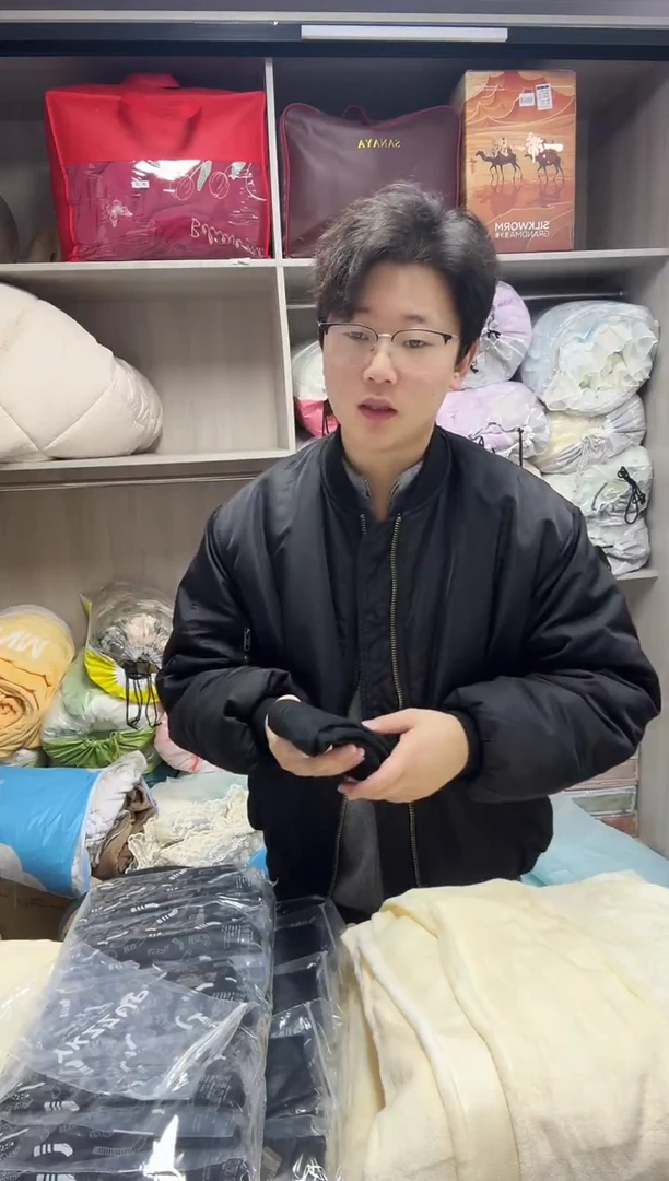 羊羔毛袜子三双颜色随机