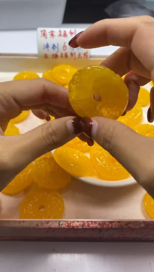 【闪购商品】蜜蜡颈饰未镶嵌w2448二代鸡油黄蜜蜡浮雕平安扣*1个