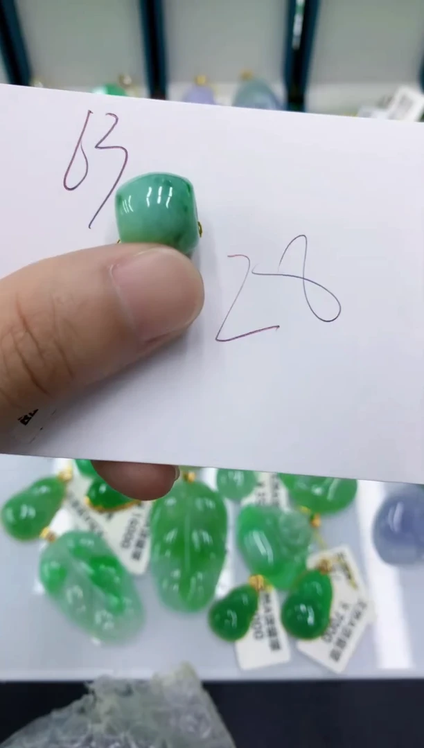 翡翠未镶嵌颈饰翡翠