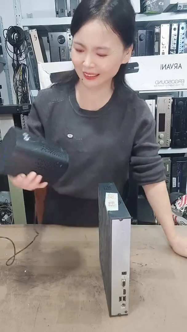 8新智能音响一个，不包邮费