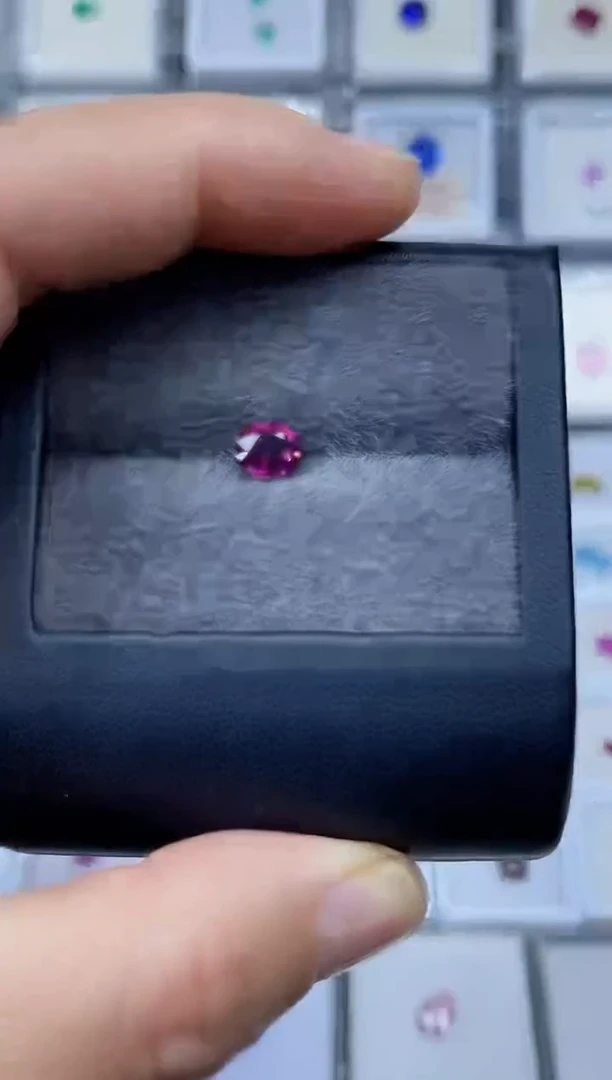 未镶嵌1石榴石裸石