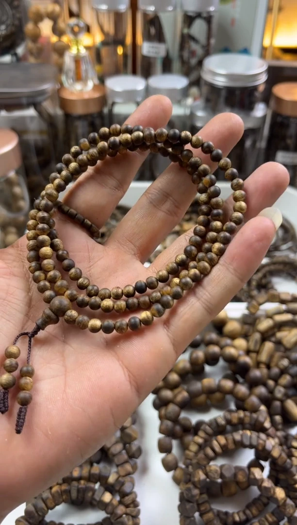 【闪购商品】沉香手串绿棋05花珠多圈  多样性发其一