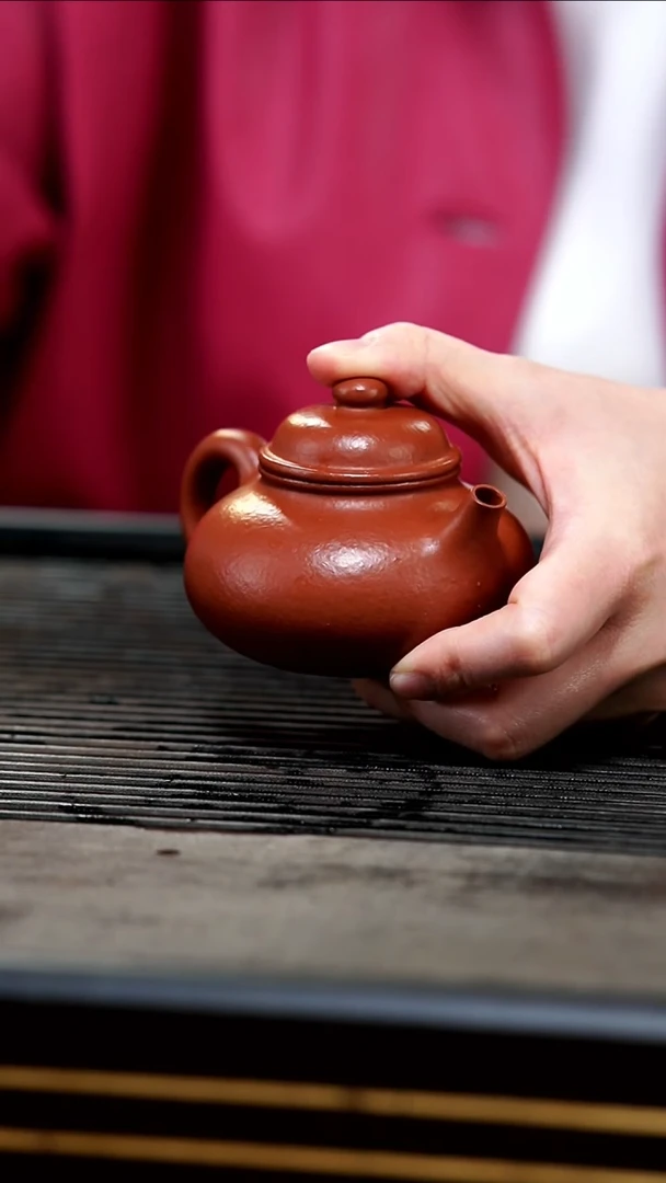 【闪购商品】紫砂茶壶09-瑕疵半手粗砂朱泥容天150cc晃盖