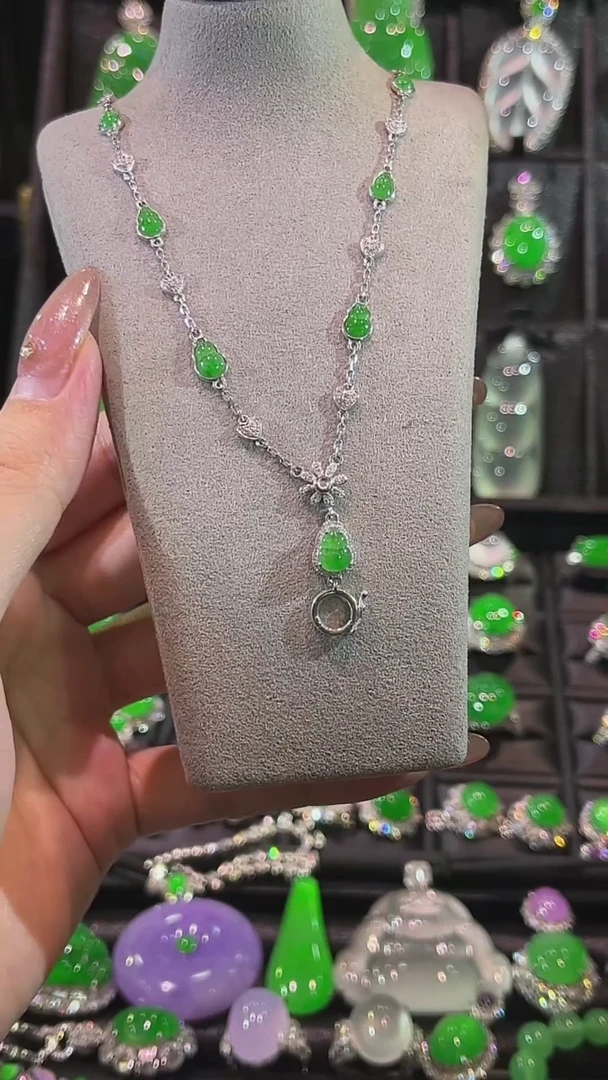 颈饰18K金镶嵌翡翠万能链