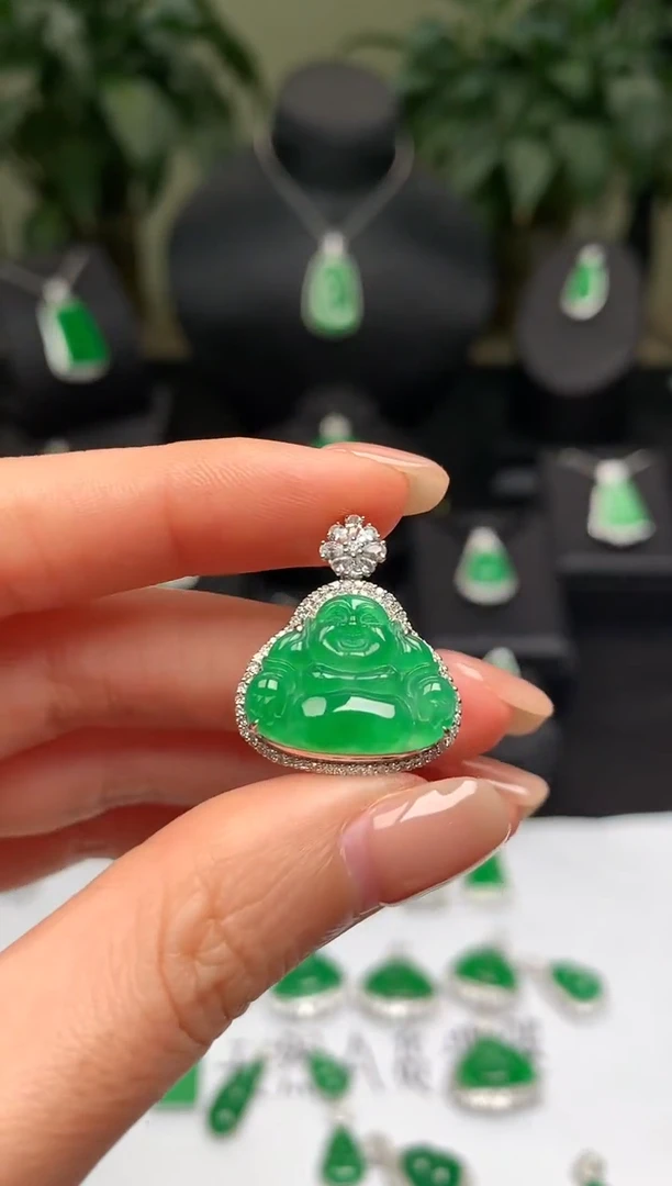 颈饰18K金镶嵌翡翠佛公