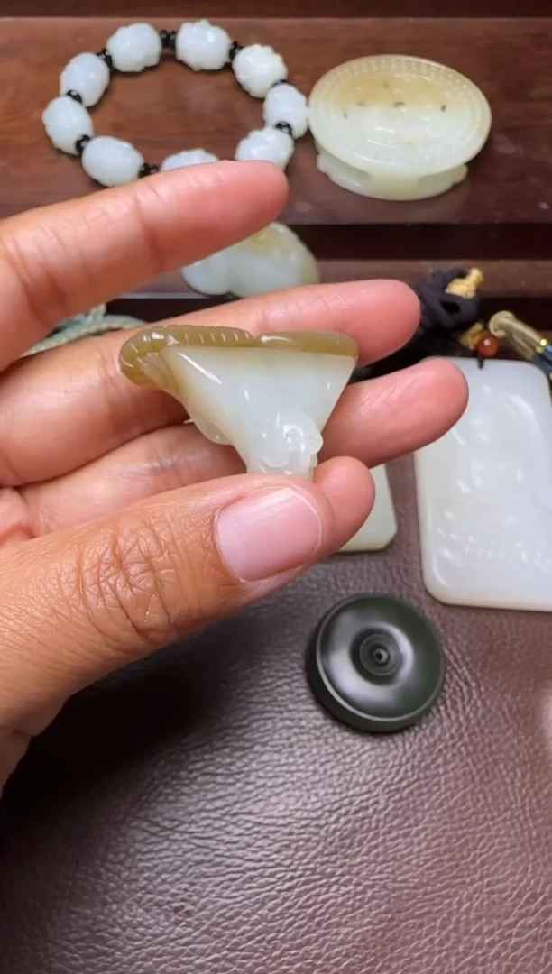 未镶嵌和田玉挂件和田玉挂件