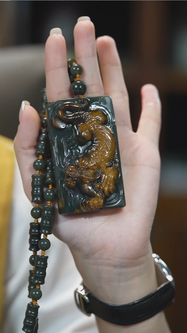 颈饰未镶嵌岫岩河磨玉（透闪石质玉）下山虎