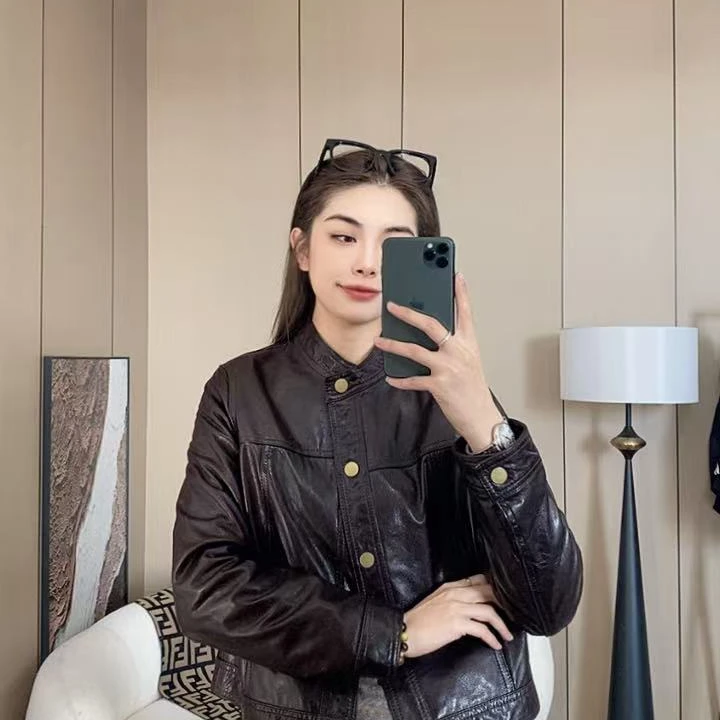 MM春季新款真皮皮衣女短款油蜡皮绵羊皮单排立领外套25052