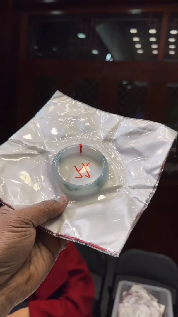 【闪购商品】翡翠手镯未镶嵌手镯