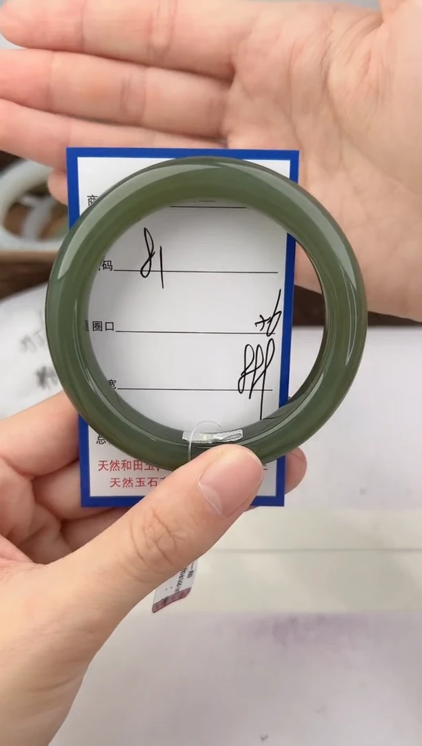 未镶嵌手镯和田玉81颜色微差无瑕疵