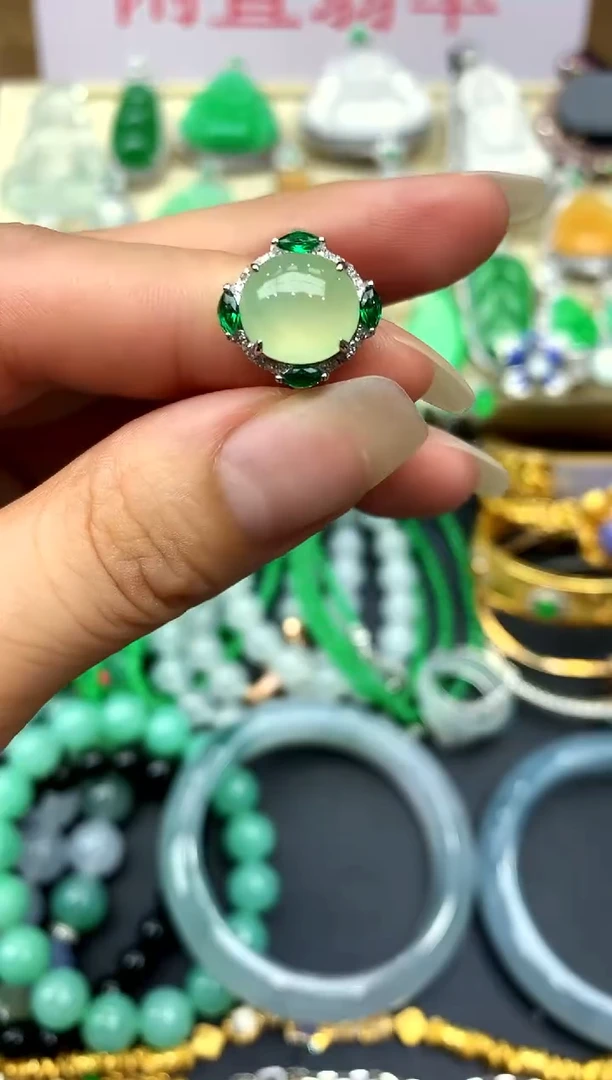 18K金镶嵌戒指翡翠273 -中国好珍宝
