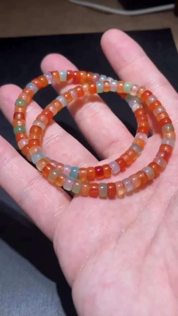 玛瑙/玉髓单圈手串未镶嵌52241221-02多样性发货，发其一