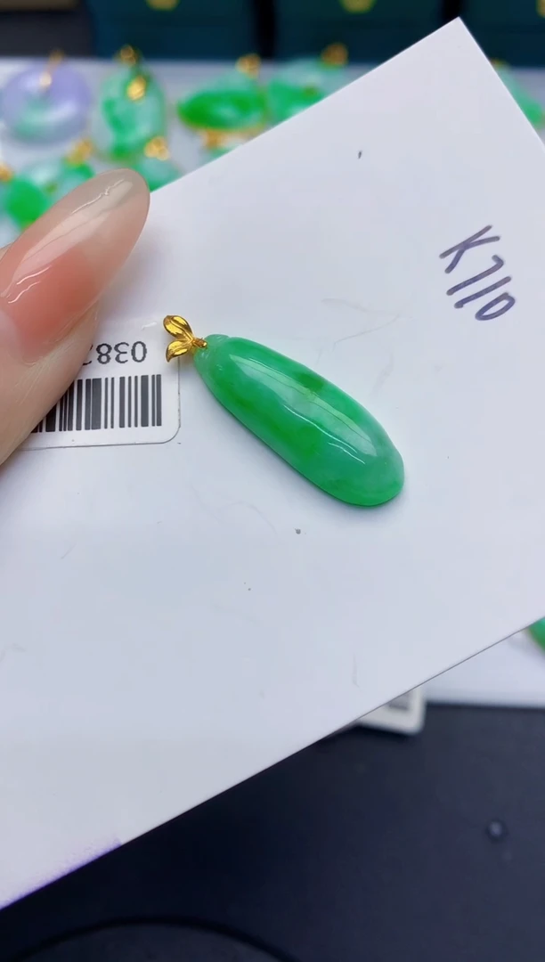 颈饰18K金镶嵌翡翠缅甸天然翡翠A货
